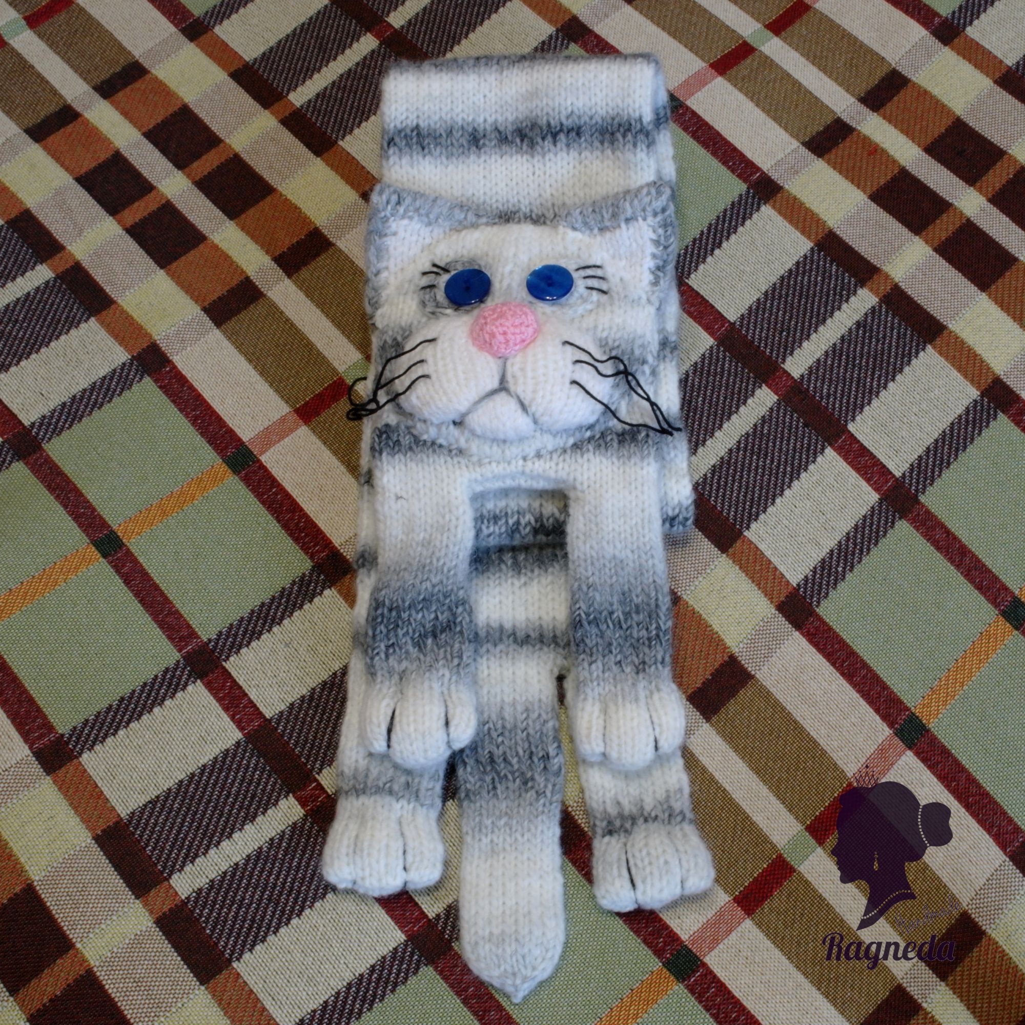 Кот в шарфе